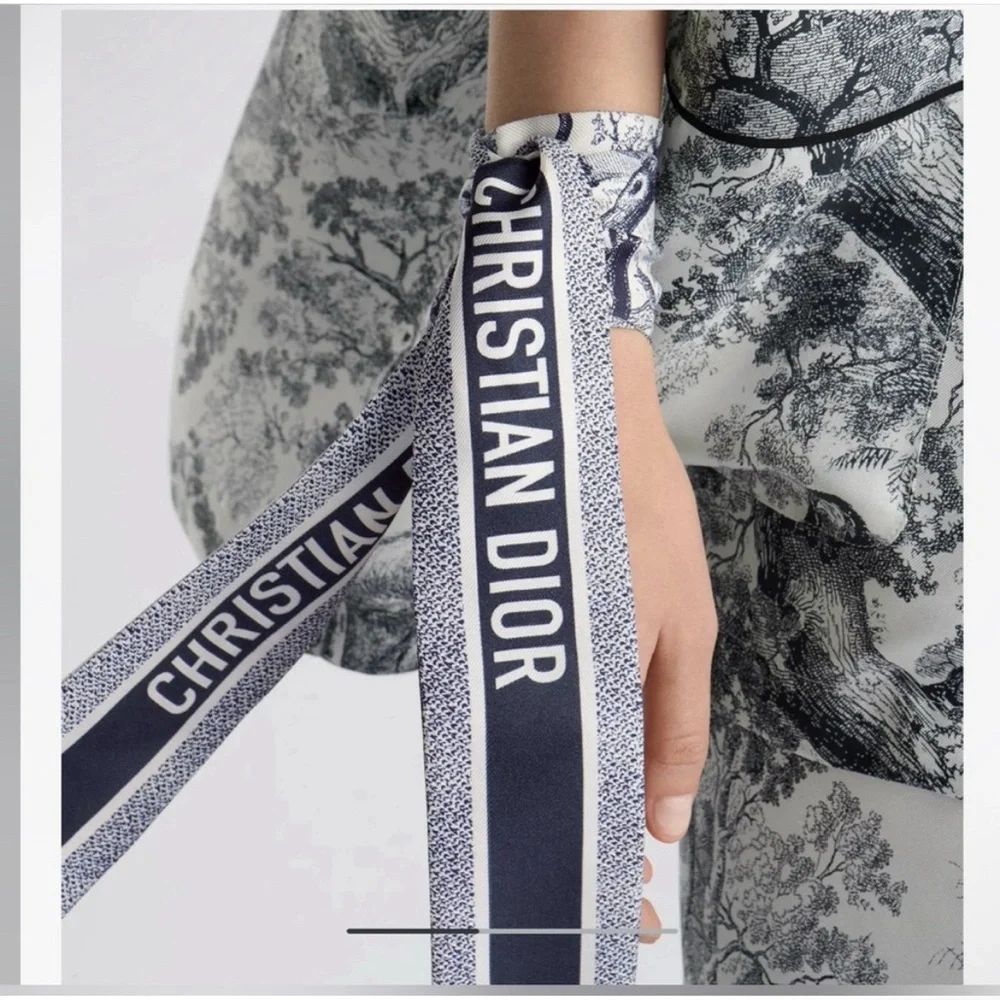 Authentic Dior New Navy & Ivory Toile de Jouy Sauvage Mitzah Twilly / Scarf
